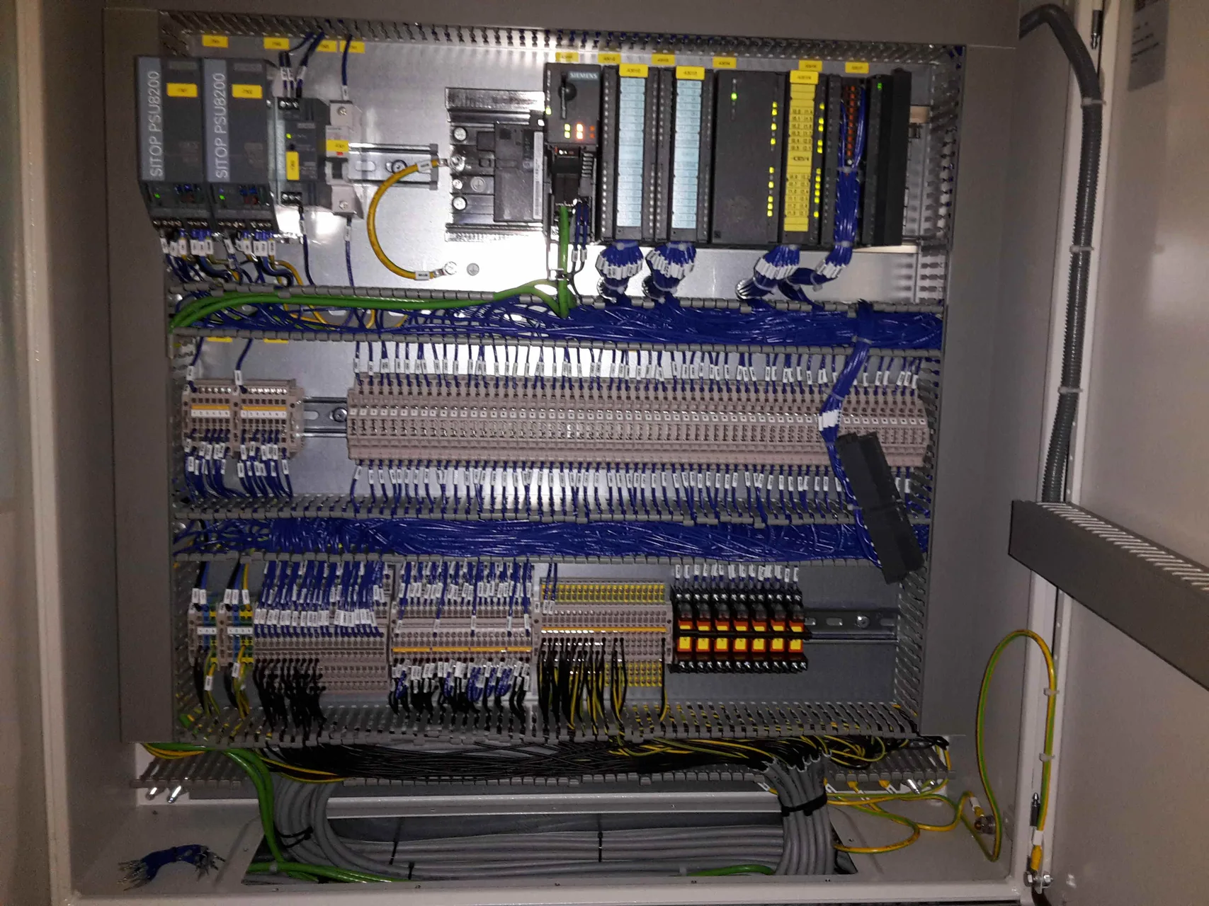 IT cabling and network infrastructure for UPS logistics facility, Bielefeld